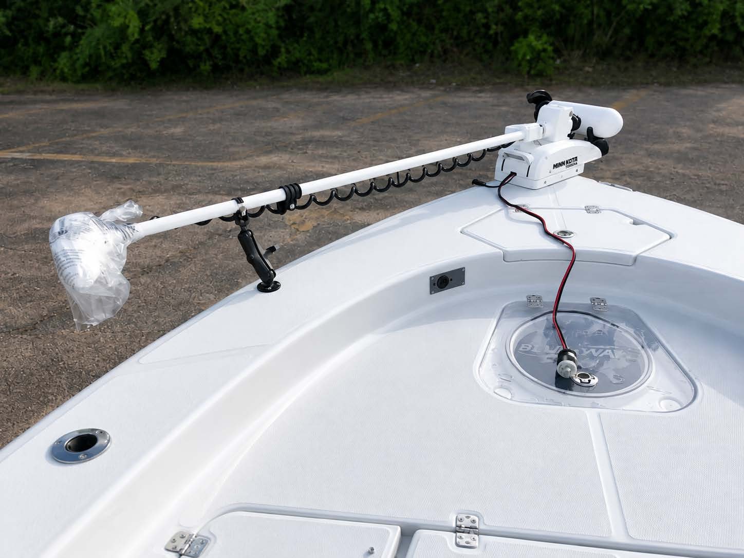 Minn Kota trolling motor installation on bow